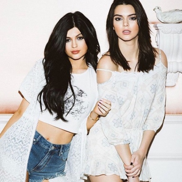 🆕Kendall & Kylie Cold Shoulder Printed Romper - Picture 3 of 8